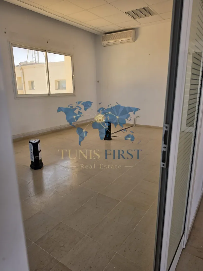 A Louer Open Space de 300 m² aux Berges du Lac 1 — Tunis