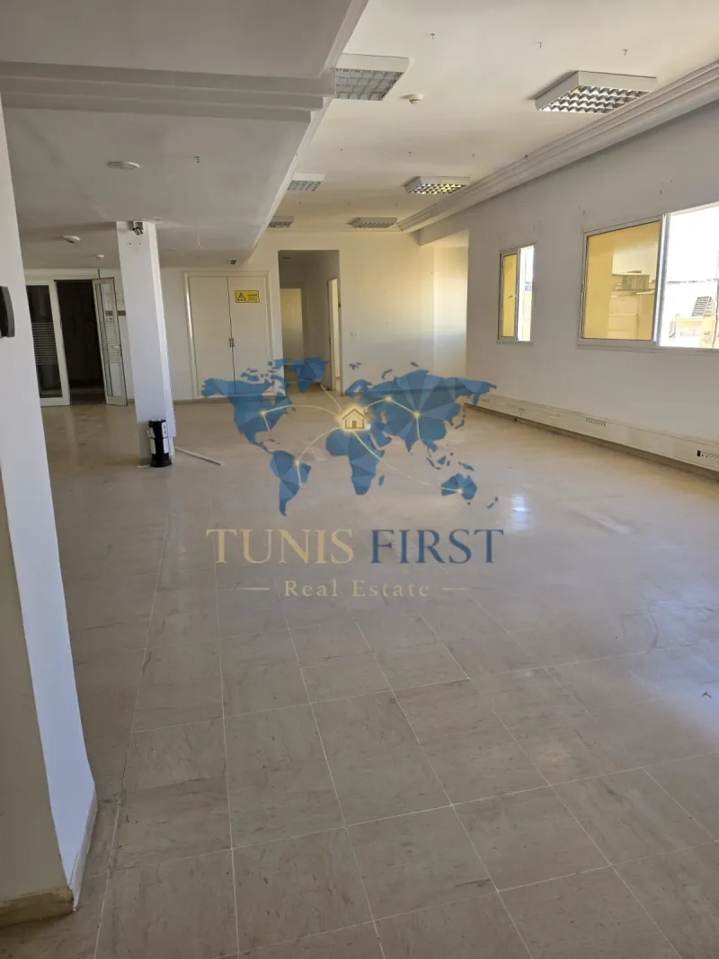 A Louer Open Space de 300 m² aux Berges du Lac 1 — Tunis