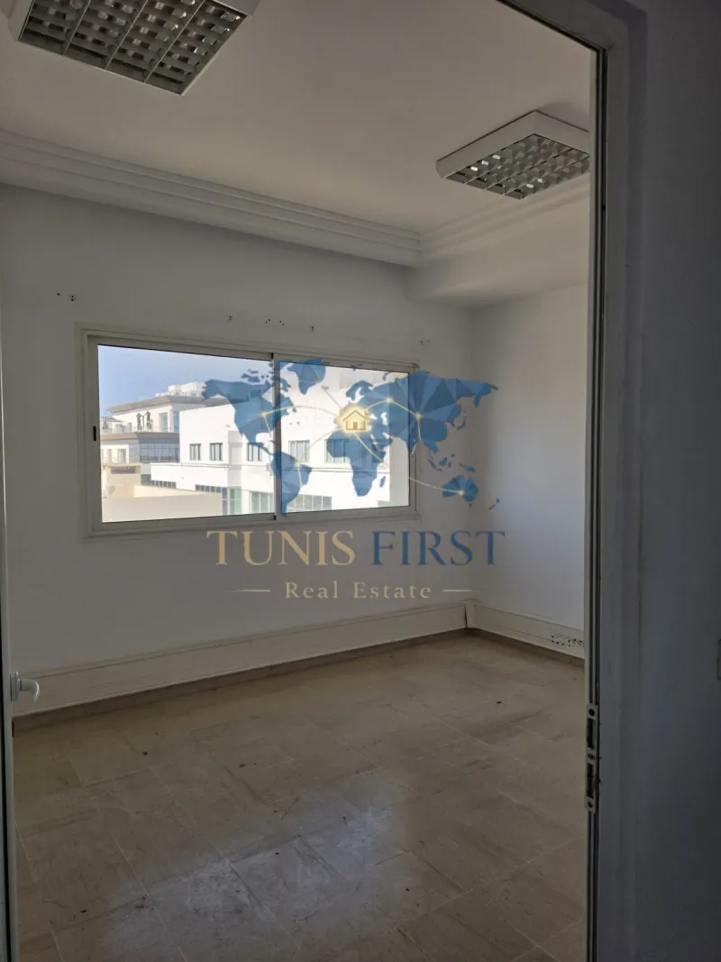 A Louer Open Space de 300 m² aux Berges du Lac 1 — Tunis