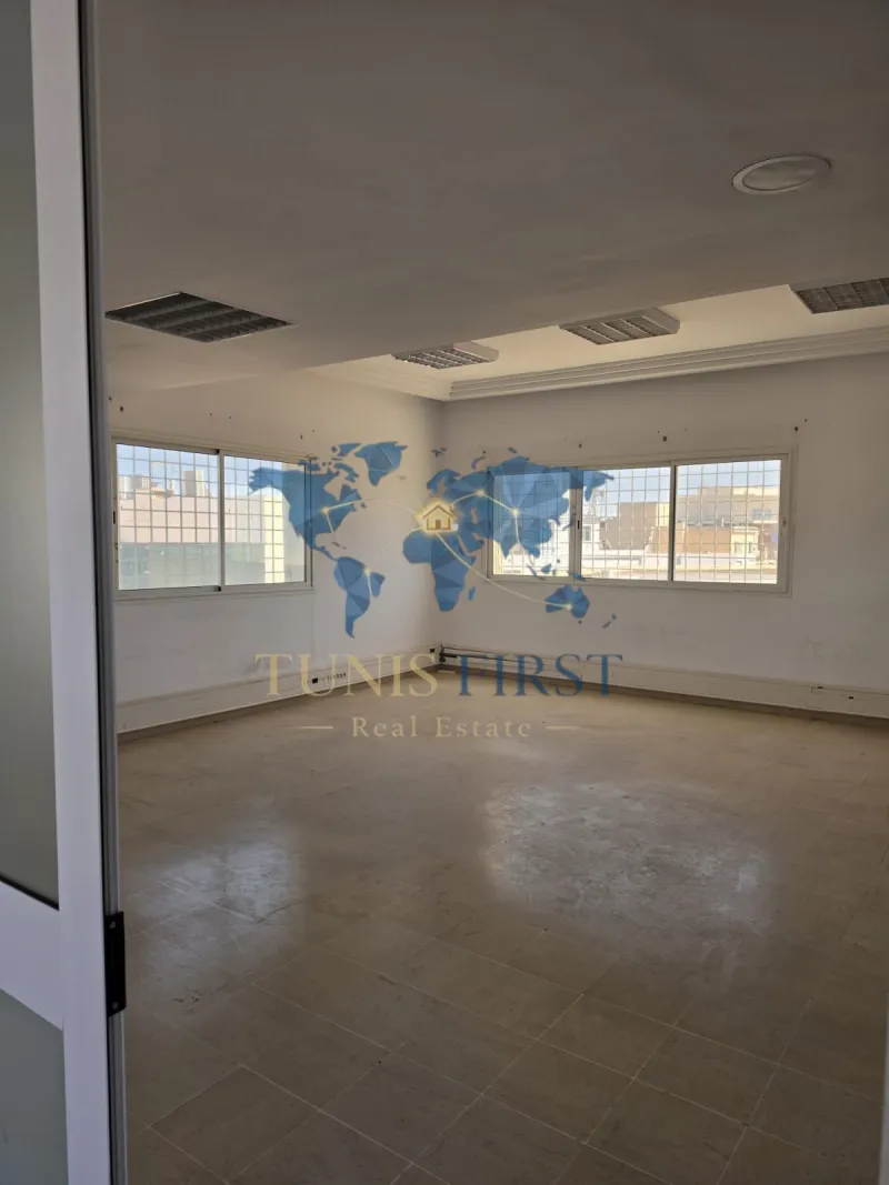 A Louer Open Space de 300 m² aux Berges du Lac 1 — Tunis