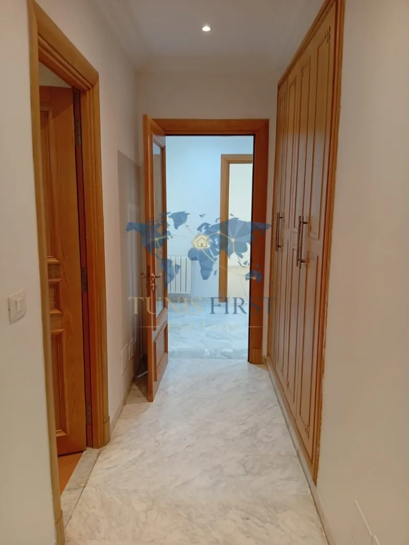 A louer appartement S+3 à La Marsa — Cite Du Stade