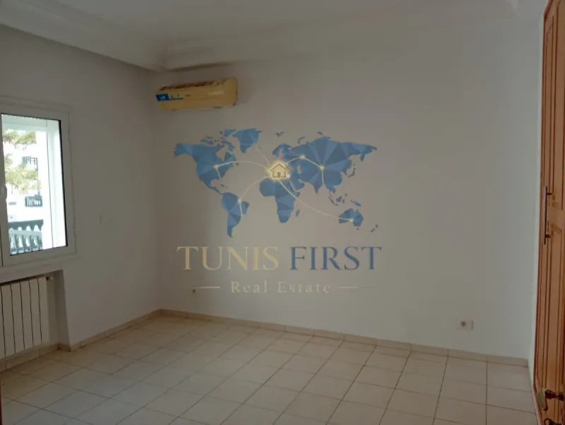 A louer appartement S+3 à La Marsa — Cite Du Stade