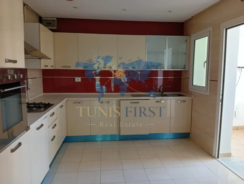 A louer appartement S+3 à La Marsa — Cite Du Stade